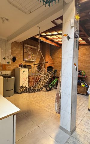 Casa à venda com 200m², 3 quartos e 4 vagas Casa à venda com 200m², 3 quartos e 4 vagasÁrea gourmet