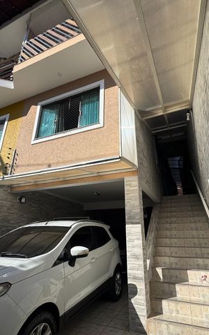 Casa à venda com 200m², 3 quartos e 4 vagas Casa à venda com 200m², 3 quartos e 4 vagasGaragem