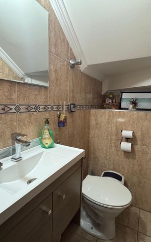 Casa à venda com 200m², 3 quartos e 4 vagas Casa à venda com 200m², 3 quartos e 4 vagasLavabo