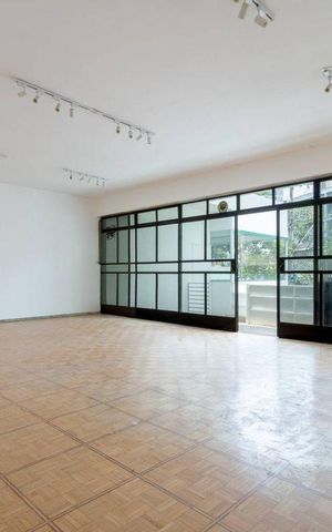 Casa à venda com 696m², 4 quartos e 6 vagas