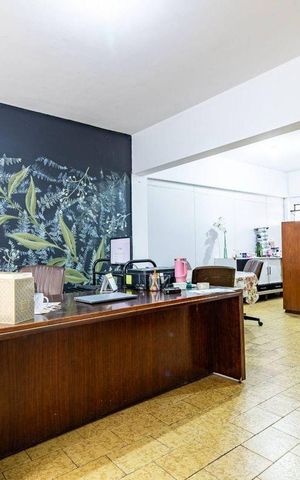 Casa à venda com 696m², 4 quartos e 6 vagas