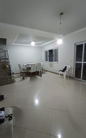 Casa de condomínio à venda com 280m², 3 quartos e 2 vagas Casa de condomínio à venda com 280m², 3 quartos e 2 vagasSala