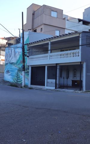 Casa à venda com 227m², 4 quartos e 2 vagasFachada