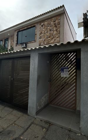 Casa à venda com 156m², 3 quartos e sem vagaFachada +  placa