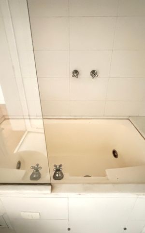 Apartamento à venda com 173m², 3 quartos e sem vagaSuíte - banheiro - banheira
