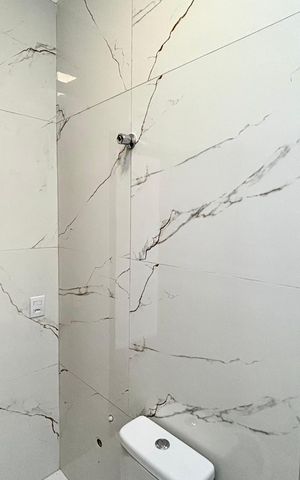 Casa à venda com 134m², 3 quartos e 2 vagas Casa à venda com 134m², 3 quartos e 2 vagasBanheiro da Suíte 1