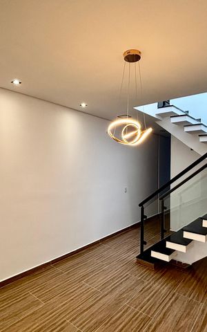 Casa à venda com 134m², 3 quartos e 2 vagas Casa à venda com 134m², 3 quartos e 2 vagasSala de Jantar