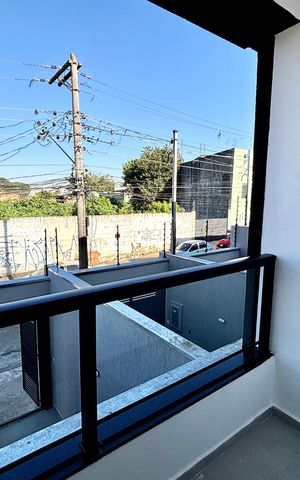 Casa à venda com 134m², 3 quartos e 2 vagas Casa à venda com 134m², 3 quartos e 2 vagasVaranda