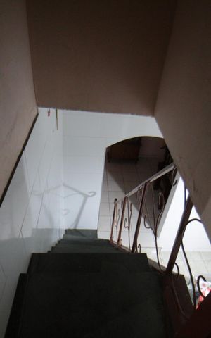 Casa à venda com 183m², 3 quartos e 2 vagasEscada para Suite 