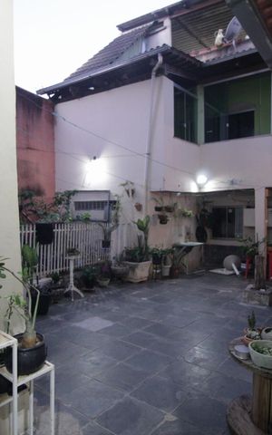Casa à venda com 183m², 3 quartos e 2 vagasÁrea Externa