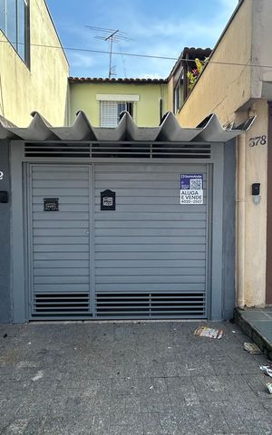 Casa para alugar com 120m², 2 quartos e 2 vagas Casa para alugar com 120m², 2 quartos e 2 vagasFachada