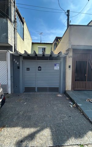 Casa para alugar com 120m², 2 quartos e 2 vagas Casa para alugar com 120m², 2 quartos e 2 vagasFachada
