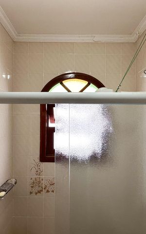Casa à venda com 185m², 2 quartos e 2 vagas Casa à venda com 185m², 2 quartos e 2 vagasBanheiro Social