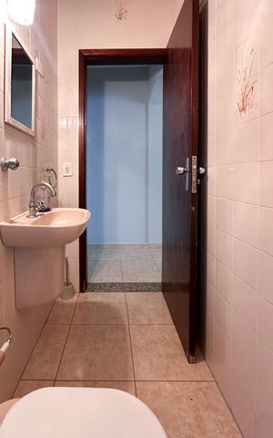 Casa à venda com 185m², 2 quartos e 2 vagas Casa à venda com 185m², 2 quartos e 2 vagasLavabo