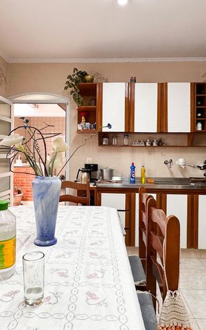 Casa à venda com 185m², 2 quartos e 2 vagas Casa à venda com 185m², 2 quartos e 2 vagasCozinha