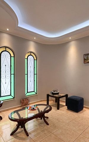 Casa à venda com 185m², 2 quartos e 2 vagas Casa à venda com 185m², 2 quartos e 2 vagasSala
