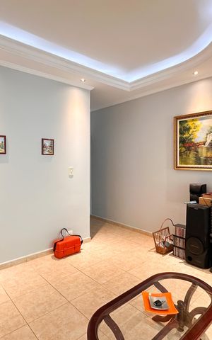 Casa à venda com 185m², 2 quartos e 2 vagas Casa à venda com 185m², 2 quartos e 2 vagasSala