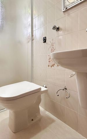 Casa à venda com 185m², 2 quartos e 2 vagas Casa à venda com 185m², 2 quartos e 2 vagasBanheiro Social