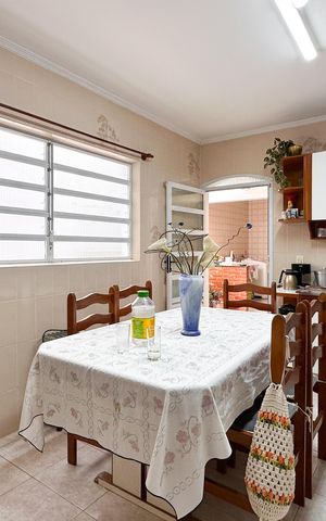 Casa à venda com 185m², 2 quartos e 2 vagas Casa à venda com 185m², 2 quartos e 2 vagasCozinha