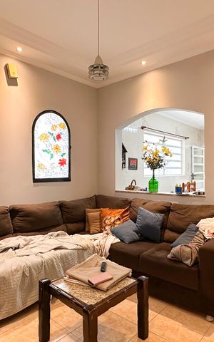 Casa à venda com 185m², 2 quartos e 2 vagas Casa à venda com 185m², 2 quartos e 2 vagasSala de Estar