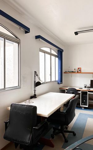 Casa à venda com 185m², 2 quartos e 2 vagas Casa à venda com 185m², 2 quartos e 2 vagasEscritório