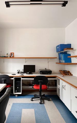 Casa à venda com 185m², 2 quartos e 2 vagas Casa à venda com 185m², 2 quartos e 2 vagasEscritório