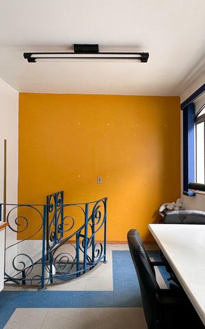 Casa à venda com 185m², 2 quartos e 2 vagas Casa à venda com 185m², 2 quartos e 2 vagasEscritório