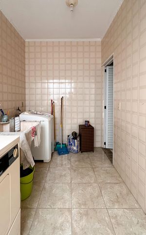 Casa à venda com 185m², 2 quartos e 2 vagas Casa à venda com 185m², 2 quartos e 2 vagasÁrea de Serviço