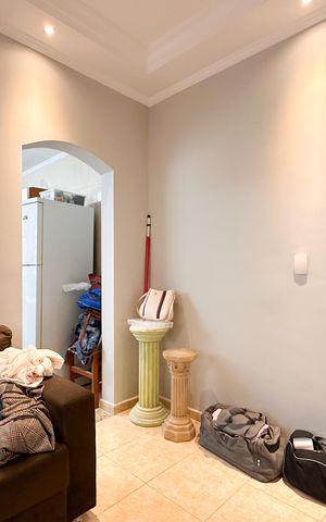 Casa à venda com 185m², 2 quartos e 2 vagas Casa à venda com 185m², 2 quartos e 2 vagasSala de Estar