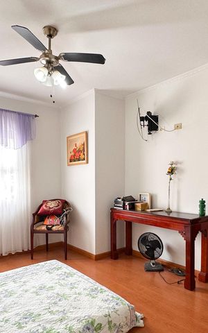 Casa à venda com 185m², 2 quartos e 2 vagas Casa à venda com 185m², 2 quartos e 2 vagasSuíte