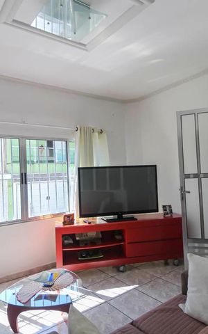 Casa à venda com 225m², 4 quartos e 2 vagas Casa à venda com 225m², 4 quartos e 2 vagasSala de TV
