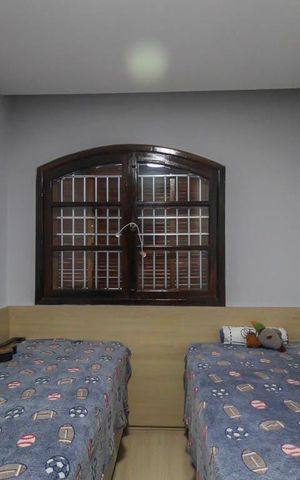 Casa à venda com 250m², 3 quartos e 4 vagas Casa à venda com 250m², 3 quartos e 4 vagasQuarto 2