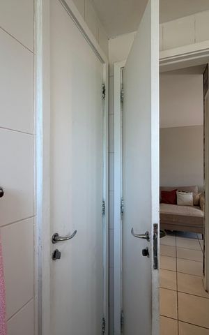 Apartamento à venda com 78m², 2 quartos e 1 vaga Apartamento à venda com 78m², 2 quartos e 1 vagaBanheiro da suíte 2 canadense com a sala