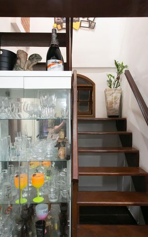 Casa à venda com 270m², 3 quartos e 10 vagasEscada 