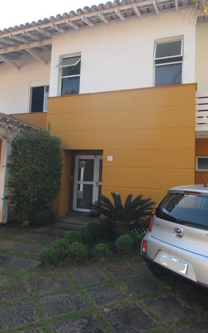 Casa de condomínio à venda com 640m², 4 quartos e 2 vagasFachada