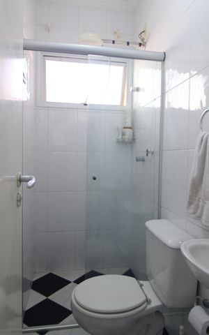 Casa de condomínio à venda com 640m², 4 quartos e 2 vagasBanheiro de serviço