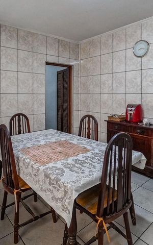 Casa à venda com 140m², 4 quartos e 2 vagas Casa à venda com 140m², 4 quartos e 2 vagasCozinha