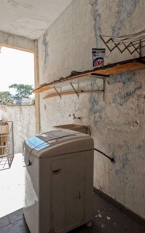 Casa à venda com 140m², 4 quartos e 2 vagas Casa à venda com 140m², 4 quartos e 2 vagasLavanderia