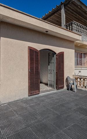 Casa à venda com 140m², 4 quartos e 2 vagas Casa à venda com 140m², 4 quartos e 2 vagasVaranda