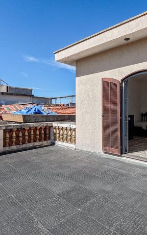 Casa à venda com 140m², 4 quartos e 2 vagas Casa à venda com 140m², 4 quartos e 2 vagasVaranda