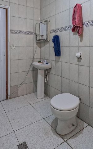 Casa à venda com 140m², 4 quartos e 2 vagas Casa à venda com 140m², 4 quartos e 2 vagasBanheiro 2