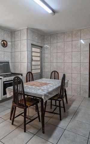Casa à venda com 140m², 4 quartos e 2 vagas Casa à venda com 140m², 4 quartos e 2 vagasCozinha