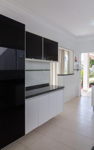 Casa à venda com 250m², 3 quartos e 4 vagas Casa à venda com 250m², 3 quartos e 4 vagasCozinha