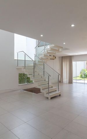 Casa à venda com 250m², 3 quartos e 4 vagas Casa à venda com 250m², 3 quartos e 4 vagasSala