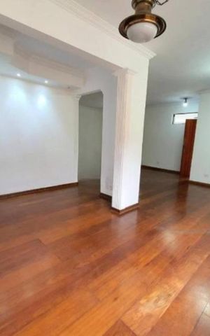 Casa à venda com 270m², 3 quartos e 3 vagas Casa à venda com 270m², 3 quartos e 3 vagasSala