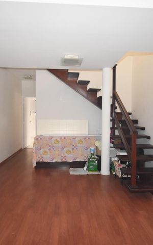 Casa de condomínio à venda com 131m², 3 quartos e 2 vagas Casa de condomínio à venda com 131m², 3 quartos e 2 vagasSala