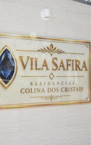 Casa de condomínio à venda com 131m², 3 quartos e 2 vagas Casa de condomínio à venda com 131m², 3 quartos e 2 vagasFachada