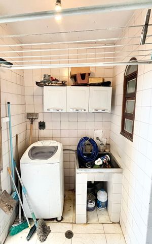 Casa à venda com 240m², 4 quartos e 10 vagas Casa à venda com 240m², 4 quartos e 10 vagasÁrea de Serviço