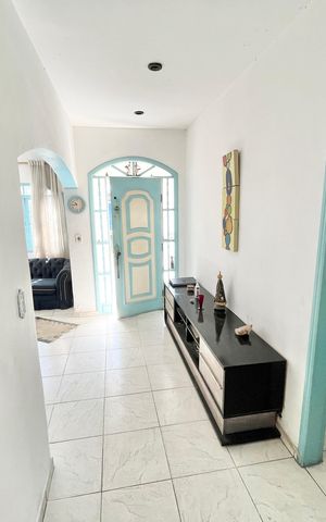Casa à venda com 240m², 4 quartos e 10 vagas Casa à venda com 240m², 4 quartos e 10 vagasSala