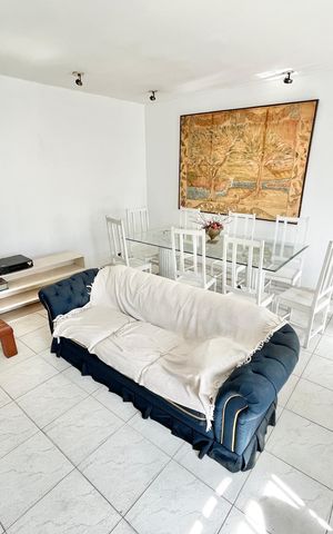 Casa à venda com 240m², 4 quartos e 10 vagas Casa à venda com 240m², 4 quartos e 10 vagasSala